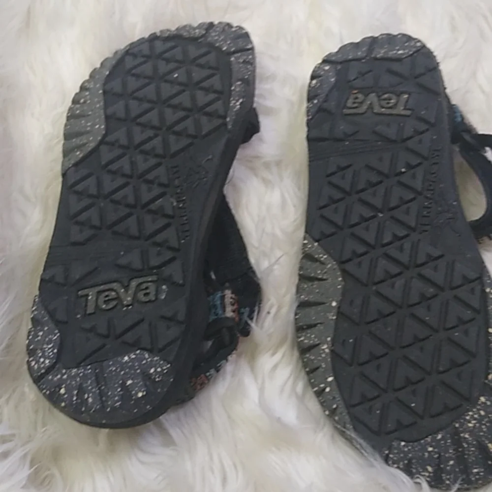 Teva Hurricane Aztec Print sz W11 and men's sz. 9